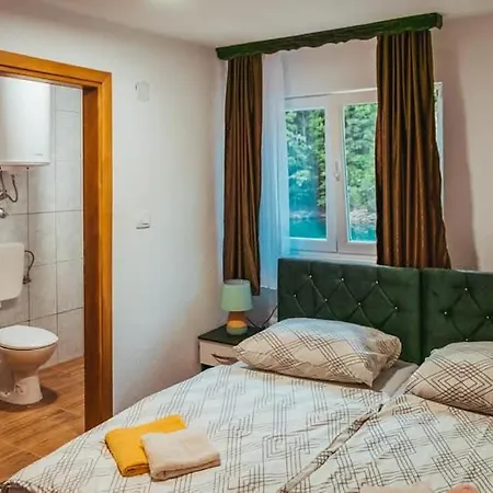 Prenociste Kod Buce * Gracac